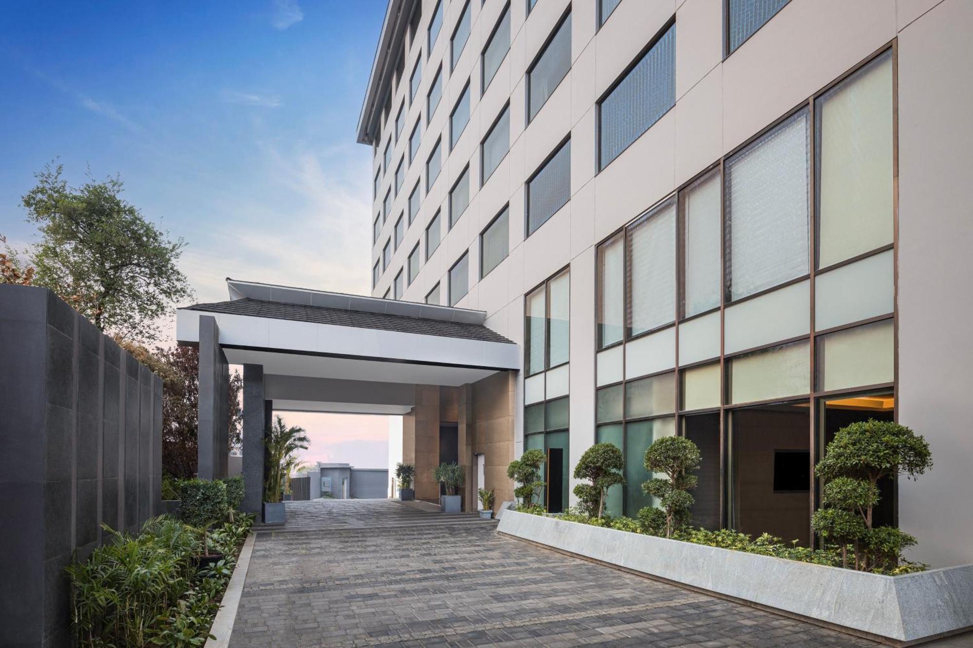 Courtyard By Marriott Shillong Hotel Bagian luar foto