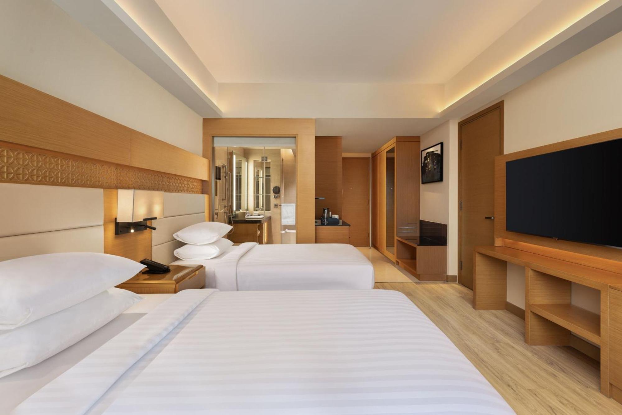 Courtyard By Marriott Shillong Hotel Bagian luar foto