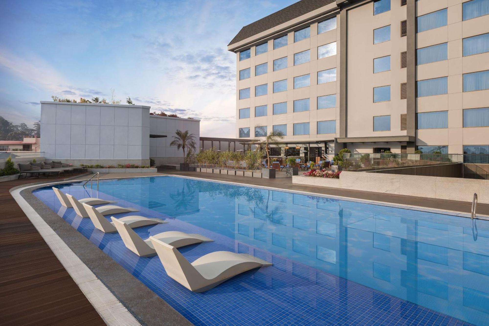 Courtyard By Marriott Shillong Hotel Bagian luar foto