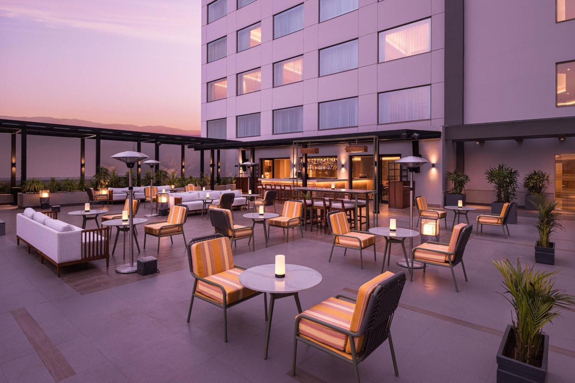 Courtyard By Marriott Shillong Hotel Bagian luar foto