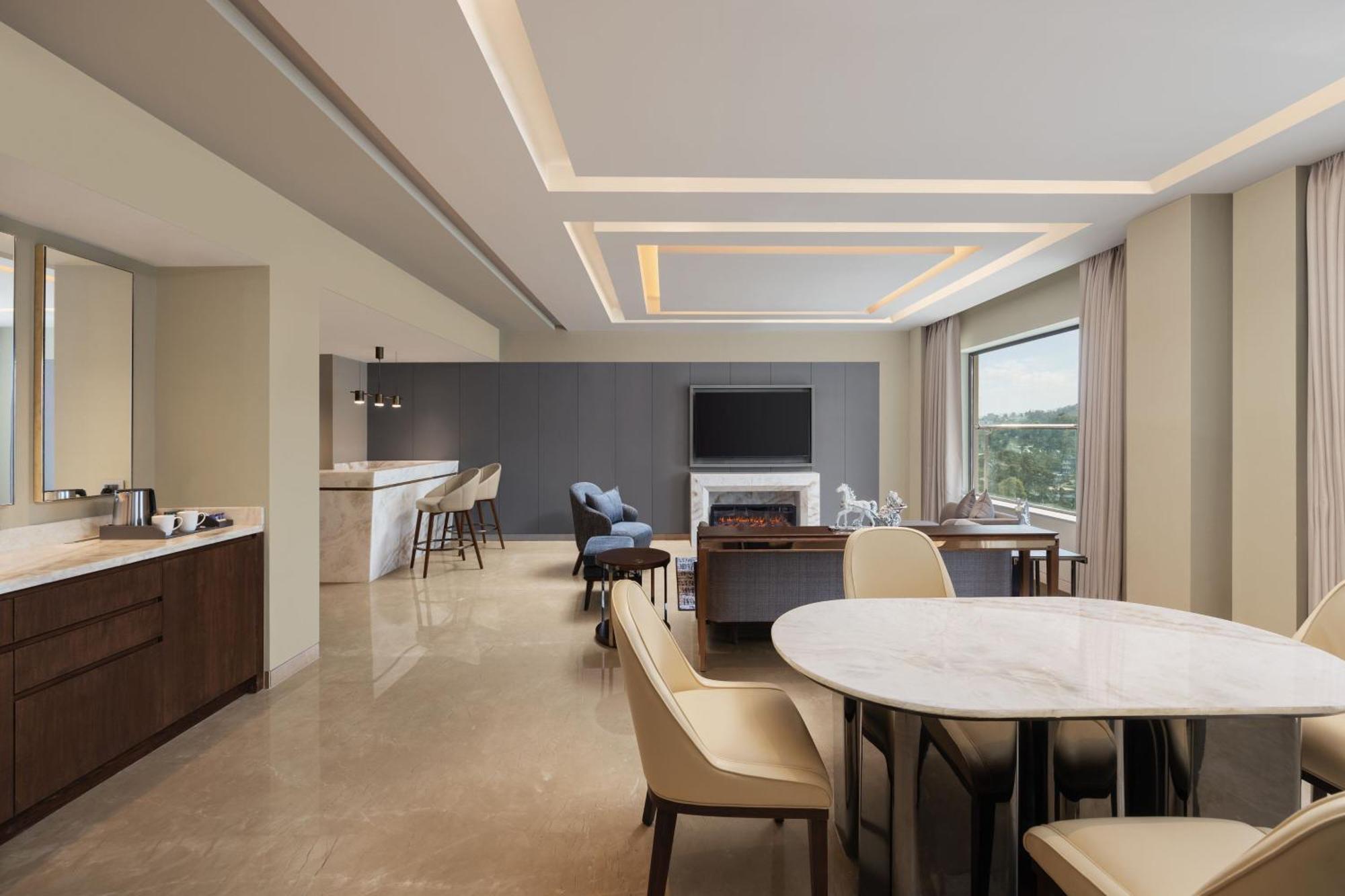 Courtyard By Marriott Shillong Hotel Bagian luar foto