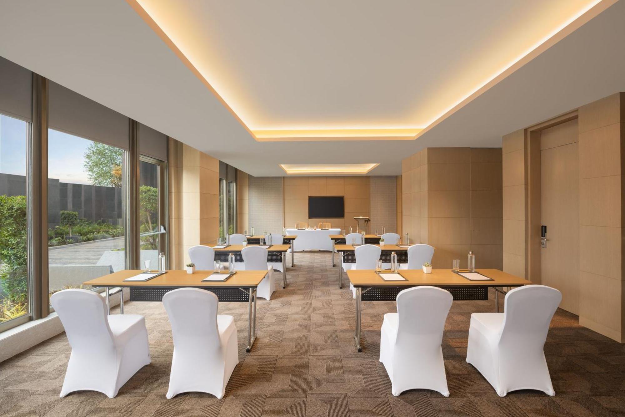 Courtyard By Marriott Shillong Hotel Bagian luar foto