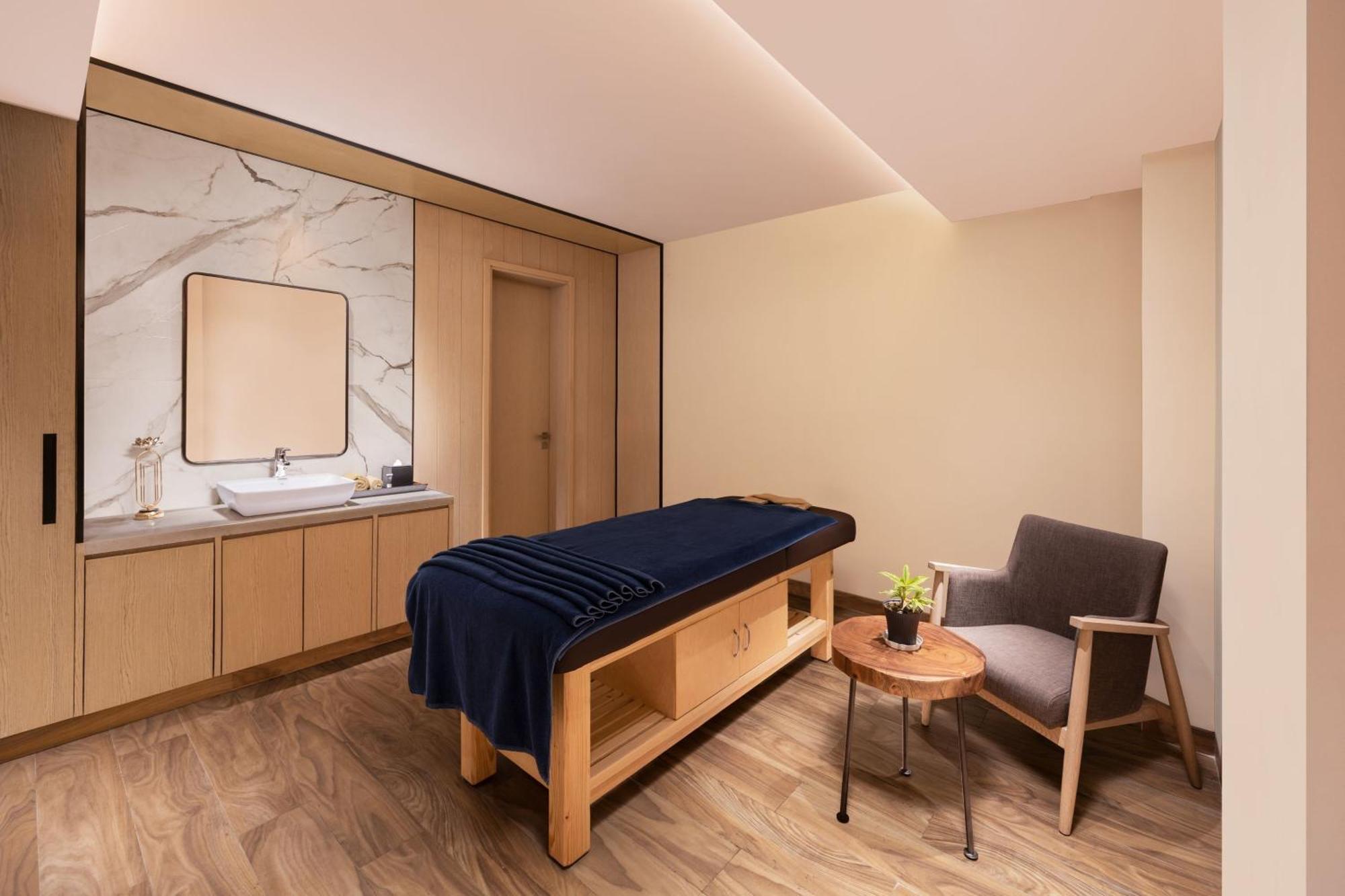 Courtyard By Marriott Shillong Hotel Bagian luar foto