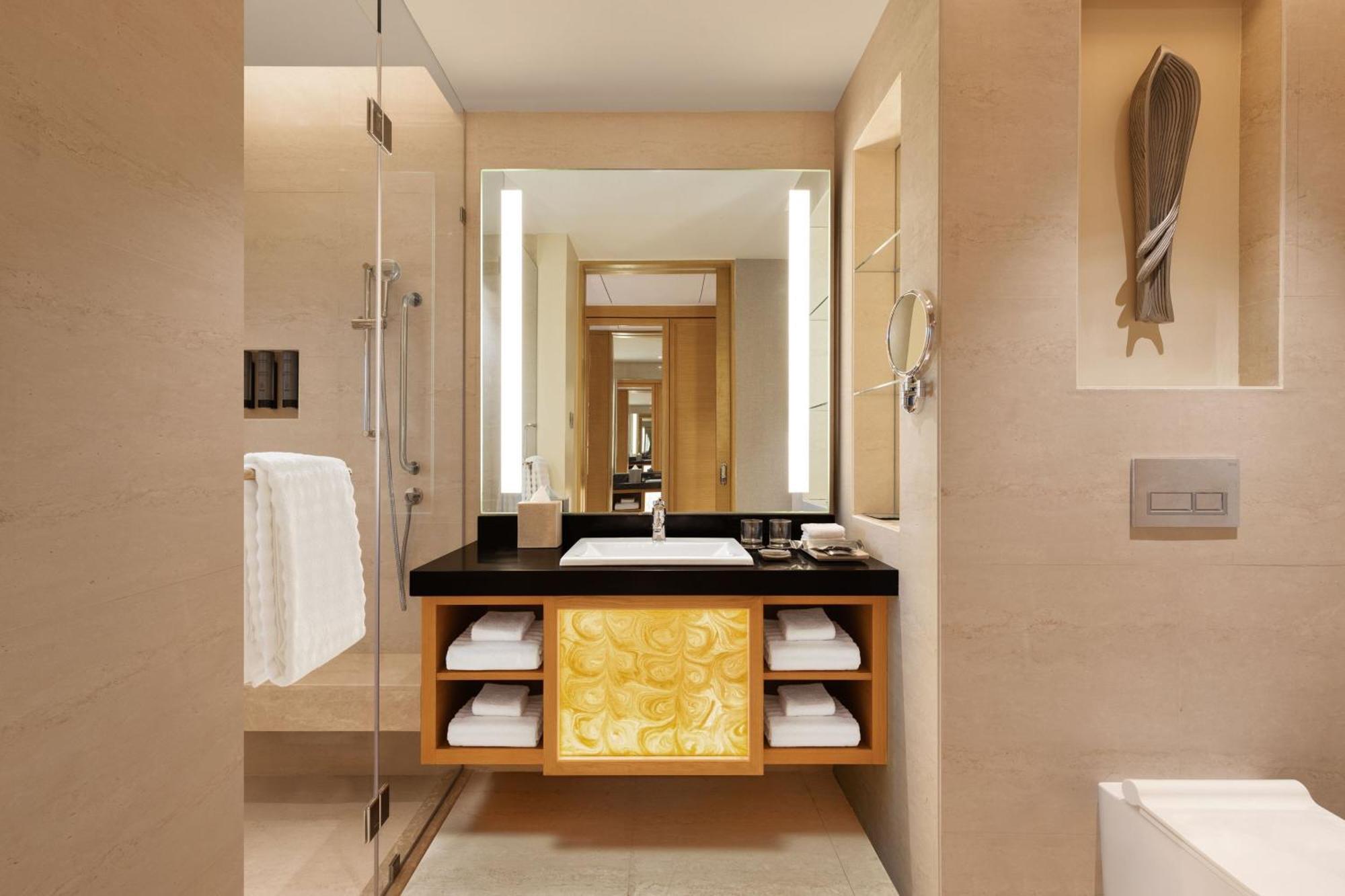 Courtyard By Marriott Shillong Hotel Bagian luar foto