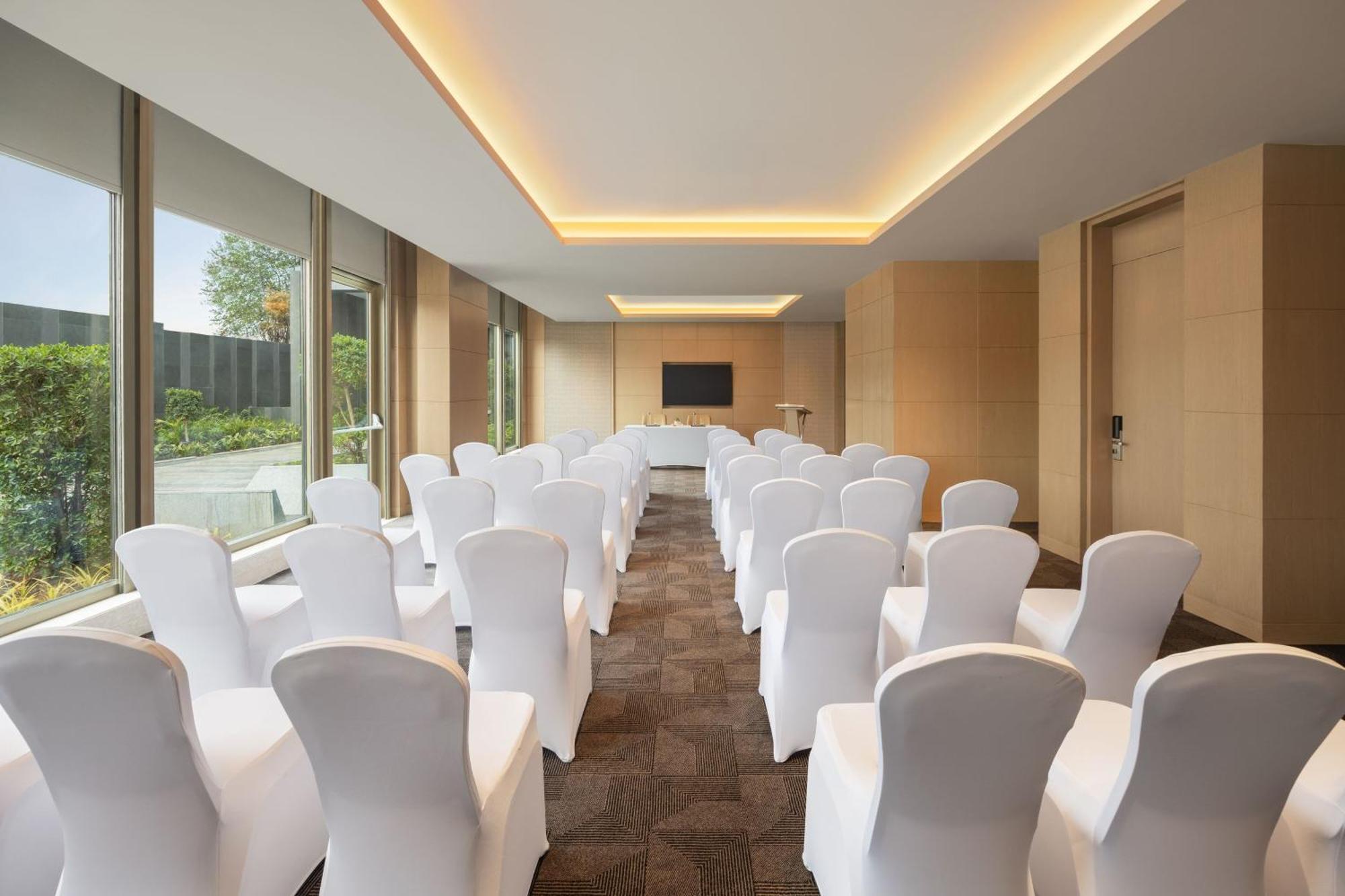Courtyard By Marriott Shillong Hotel Bagian luar foto