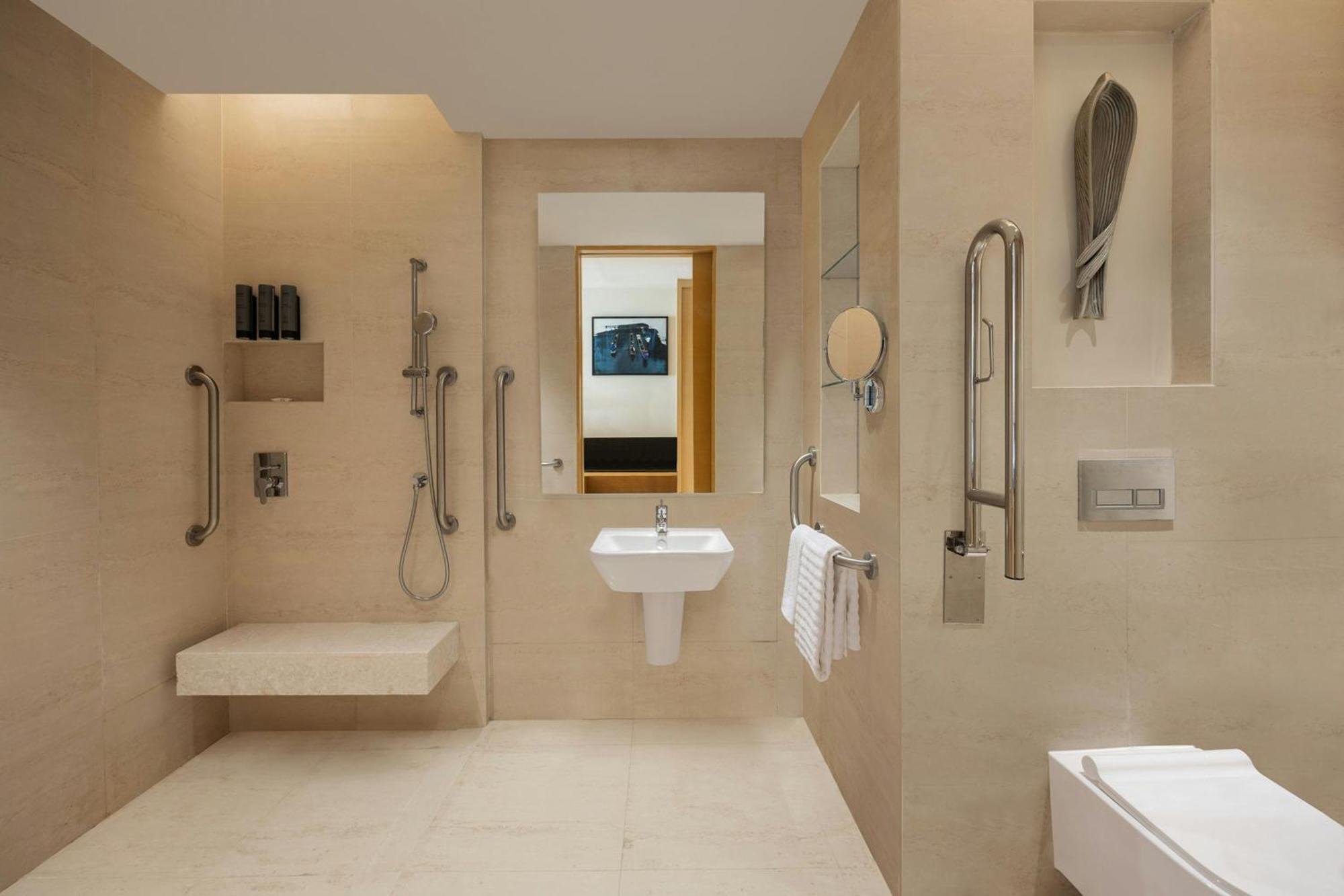 Courtyard By Marriott Shillong Hotel Bagian luar foto